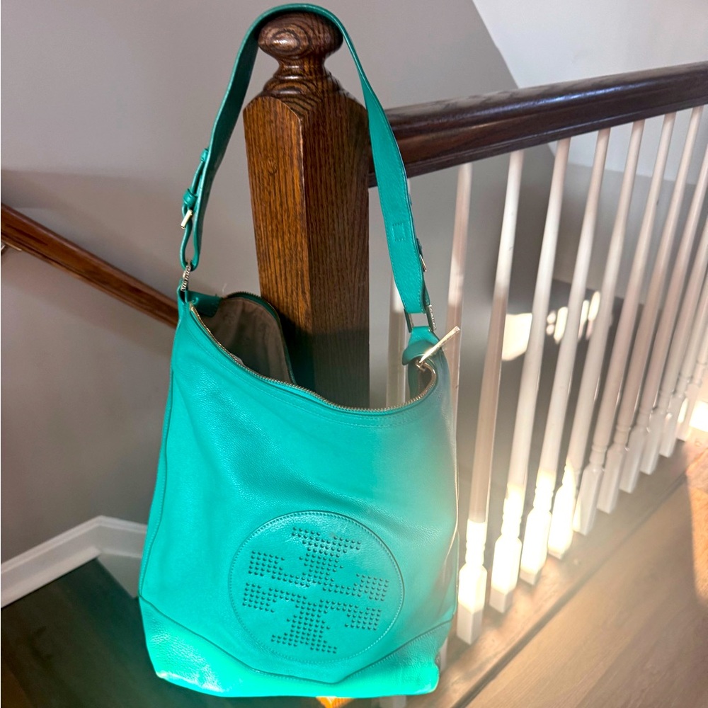 Tory Burch Large Shoulder Bag w/dust bag.